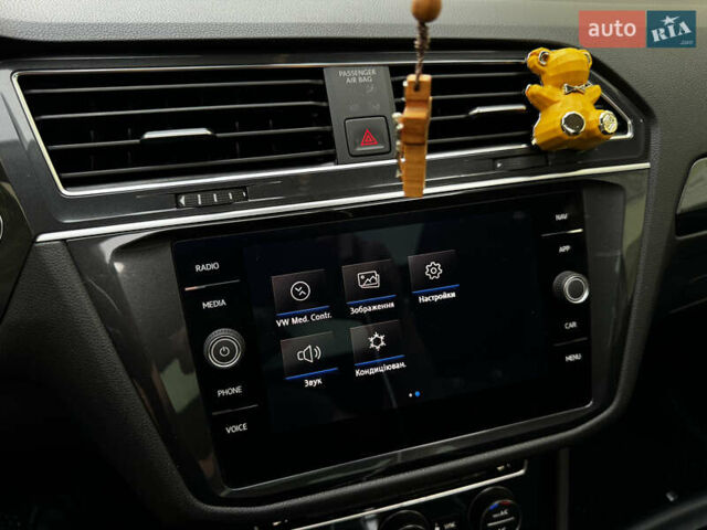Черный Фольксваген Tiguan Allspace, объемом двигателя 2 л и пробегом 195 тыс. км за 26499 $, фото 73 на Automoto.ua