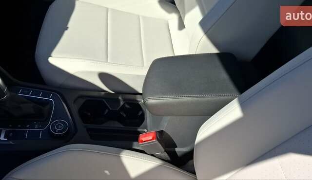 Чорний Фольксваген Tiguan Allspace, об'ємом двигуна 1.97 л та пробігом 79 тис. км за 19300 $, фото 9 на Automoto.ua