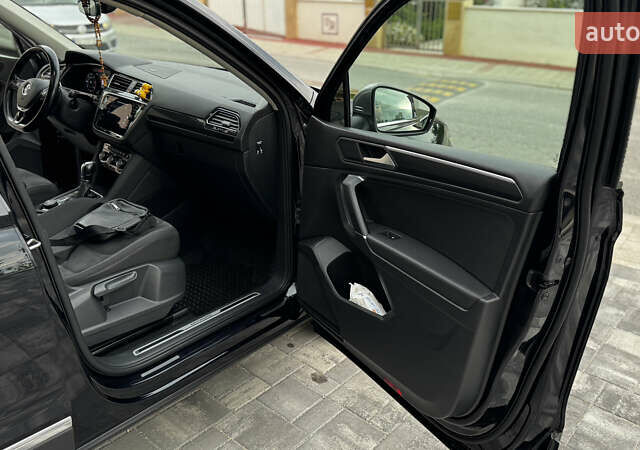 Черный Фольксваген Tiguan Allspace, объемом двигателя 2 л и пробегом 195 тыс. км за 26499 $, фото 54 на Automoto.ua