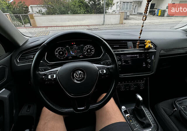 Черный Фольксваген Tiguan Allspace, объемом двигателя 2 л и пробегом 195 тыс. км за 26499 $, фото 40 на Automoto.ua