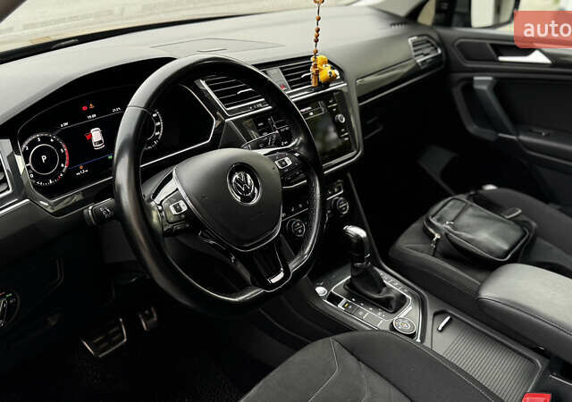 Черный Фольксваген Tiguan Allspace, объемом двигателя 2 л и пробегом 195 тыс. км за 26499 $, фото 42 на Automoto.ua