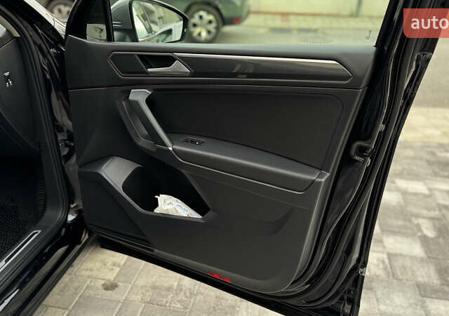 Чорний Фольксваген Tiguan Allspace, об'ємом двигуна 2 л та пробігом 195 тис. км за 26499 $, фото 57 на Automoto.ua