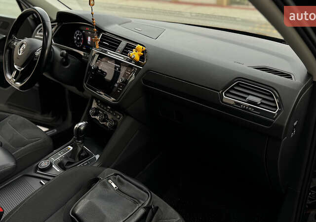 Чорний Фольксваген Tiguan Allspace, об'ємом двигуна 2 л та пробігом 195 тис. км за 26499 $, фото 58 на Automoto.ua