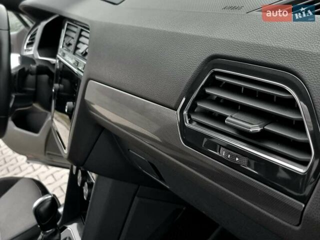 Черный Фольксваген Tiguan Allspace, объемом двигателя 2 л и пробегом 263 тыс. км за 31500 $, фото 51 на Automoto.ua