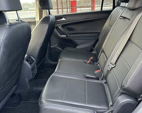 Черный Фольксваген Tiguan Allspace, объемом двигателя 1.98 л и пробегом 116 тыс. км за 22000 $, фото 22 на Automoto.ua