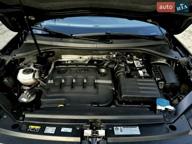 Черный Фольксваген Tiguan Allspace, объемом двигателя 2 л и пробегом 263 тыс. км за 31500 $, фото 35 на Automoto.ua