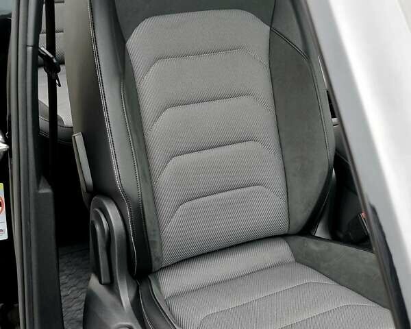 Черный Фольксваген Tiguan Allspace, объемом двигателя 2 л и пробегом 263 тыс. км за 31500 $, фото 82 на Automoto.ua