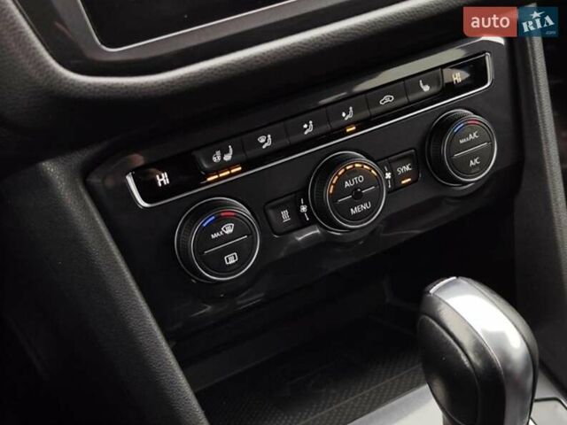 Черный Фольксваген Tiguan Allspace, объемом двигателя 2 л и пробегом 263 тыс. км за 31500 $, фото 73 на Automoto.ua