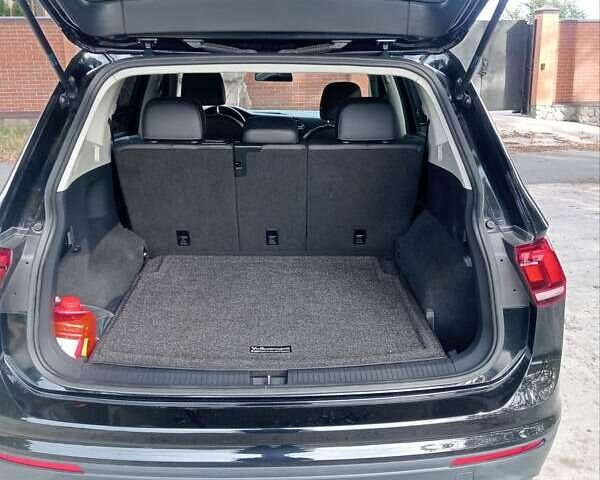 Черный Фольксваген Tiguan Allspace, объемом двигателя 2 л и пробегом 122 тыс. км за 19500 $, фото 14 на Automoto.ua