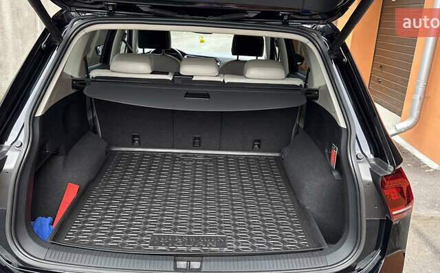 Черный Фольксваген Tiguan Allspace, объемом двигателя 2 л и пробегом 166 тыс. км за 30000 $, фото 4 на Automoto.ua