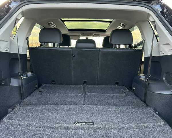 Черный Фольксваген Tiguan Allspace, объемом двигателя 1.98 л и пробегом 116 тыс. км за 22000 $, фото 20 на Automoto.ua