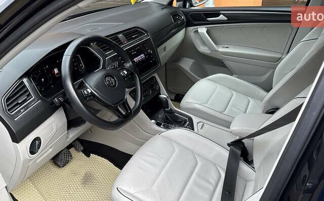 Черный Фольксваген Tiguan Allspace, объемом двигателя 2 л и пробегом 166 тыс. км за 30000 $, фото 6 на Automoto.ua