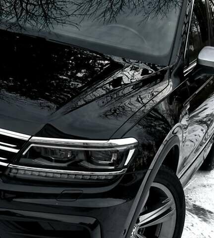 Черный Фольксваген Tiguan Allspace, объемом двигателя 2 л и пробегом 263 тыс. км за 31500 $, фото 146 на Automoto.ua