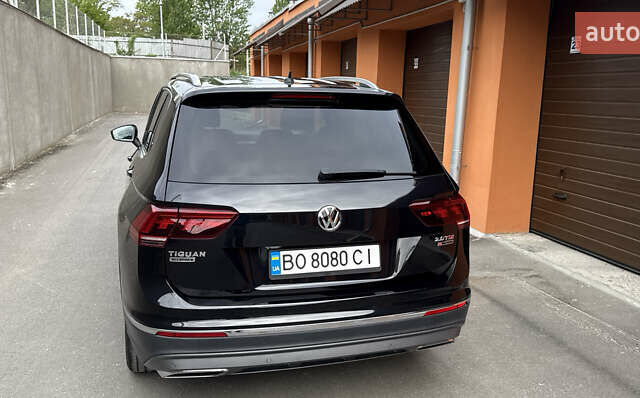 Черный Фольксваген Tiguan Allspace, объемом двигателя 2 л и пробегом 166 тыс. км за 30000 $, фото 2 на Automoto.ua