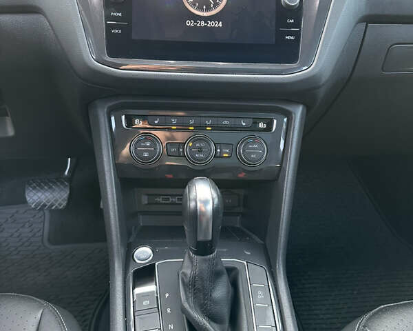 Черный Фольксваген Tiguan Allspace, объемом двигателя 1.98 л и пробегом 116 тыс. км за 22000 $, фото 13 на Automoto.ua