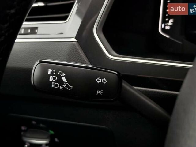 Черный Фольксваген Tiguan Allspace, объемом двигателя 2 л и пробегом 263 тыс. км за 31500 $, фото 45 на Automoto.ua