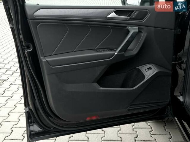 Черный Фольксваген Tiguan Allspace, объемом двигателя 2 л и пробегом 263 тыс. км за 31500 $, фото 90 на Automoto.ua