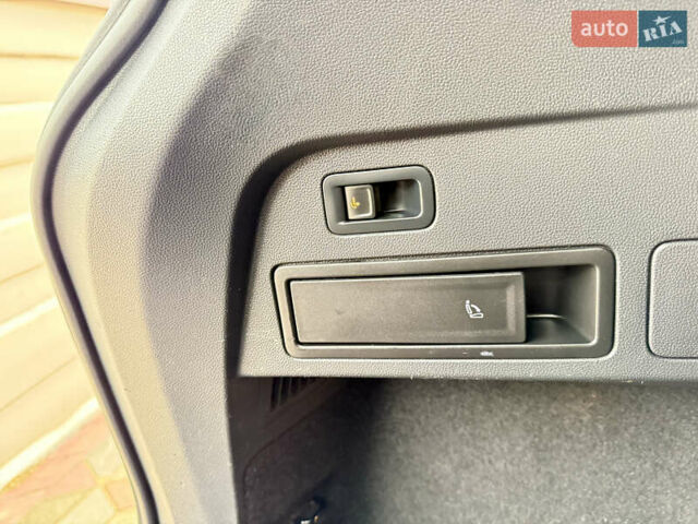 Черный Фольксваген Tiguan Allspace, объемом двигателя 2 л и пробегом 272 тыс. км за 28400 $, фото 58 на Automoto.ua