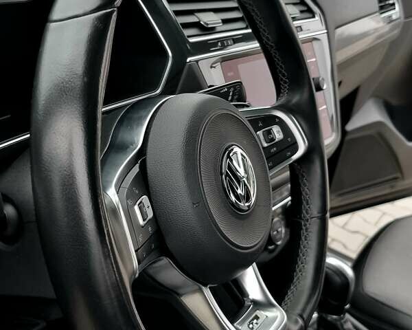 Черный Фольксваген Tiguan Allspace, объемом двигателя 2 л и пробегом 263 тыс. км за 31500 $, фото 40 на Automoto.ua