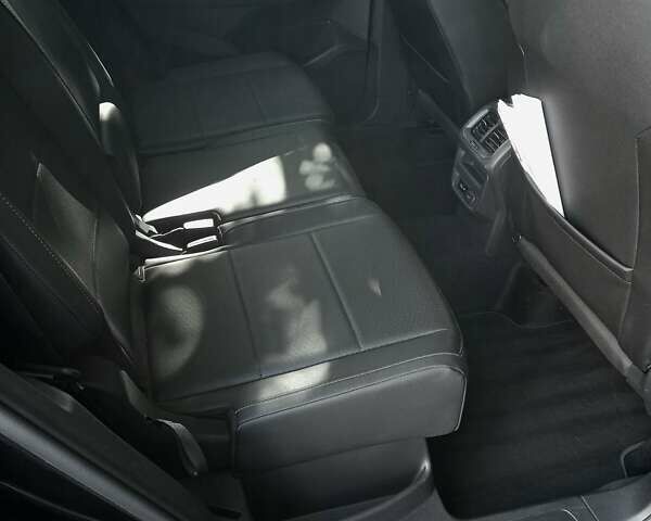 Черный Фольксваген Tiguan Allspace, объемом двигателя 2 л и пробегом 194 тыс. км за 20000 $, фото 2 на Automoto.ua
