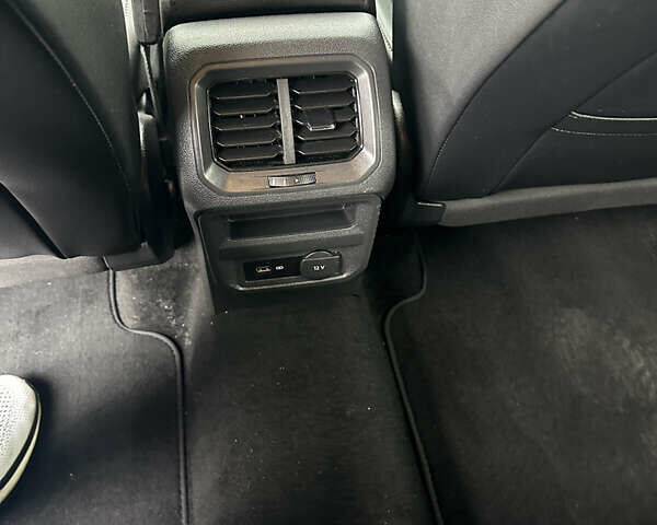 Чорний Фольксваген Tiguan Allspace, об'ємом двигуна 1.98 л та пробігом 99 тис. км за 17700 $, фото 11 на Automoto.ua