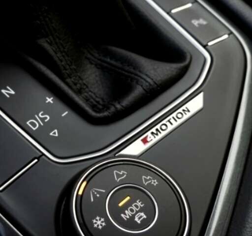 Черный Фольксваген Tiguan Allspace, объемом двигателя 2 л и пробегом 263 тыс. км за 31500 $, фото 75 на Automoto.ua