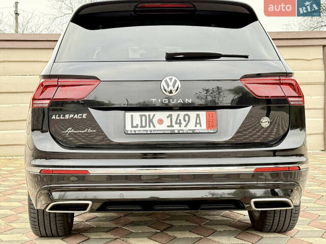 Черный Фольксваген Tiguan Allspace, объемом двигателя 2 л и пробегом 272 тыс. км за 28400 $, фото 4 на Automoto.ua