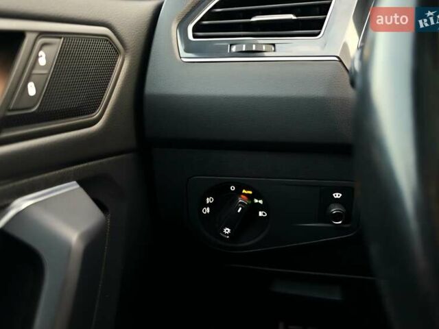 Чорний Фольксваген Tiguan Allspace, об'ємом двигуна 0 л та пробігом 214 тис. км за 30000 $, фото 98 на Automoto.ua