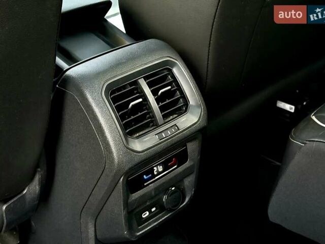 Чорний Фольксваген Tiguan Allspace, об'ємом двигуна 0 л та пробігом 214 тис. км за 30000 $, фото 141 на Automoto.ua
