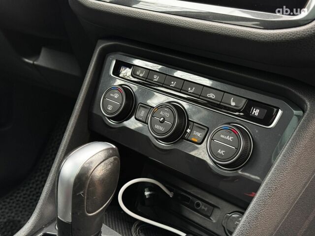 Черный Фольксваген Tiguan Allspace, объемом двигателя 2 л и пробегом 180 тыс. км за 30540 $, фото 23 на Automoto.ua