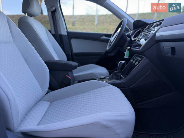 Черный Фольксваген Tiguan Allspace, объемом двигателя 2 л и пробегом 60 тыс. км за 19900 $, фото 18 на Automoto.ua