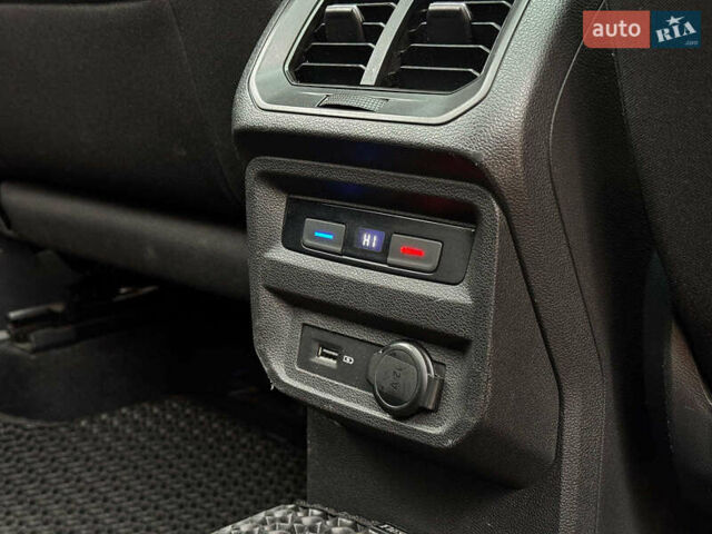 Черный Фольксваген Tiguan Allspace, объемом двигателя 2 л и пробегом 180 тыс. км за 30540 $, фото 17 на Automoto.ua
