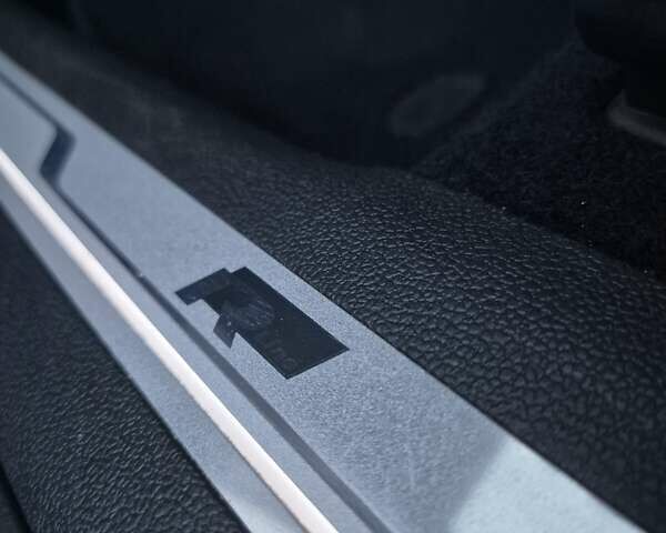 Черный Фольксваген Tiguan Allspace, объемом двигателя 0 л и пробегом 177 тыс. км за 32500 $, фото 46 на Automoto.ua