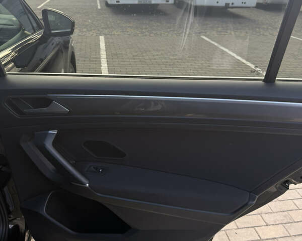 Фольксваген Tiguan Allspace 2020 в Луцке на Automoto.ua Черный Фольксваген Tiguan Allspace, объемом двигателя 2 л и пробегом 197 тыс. км за 29499 $, фото 25 на Automoto.ua