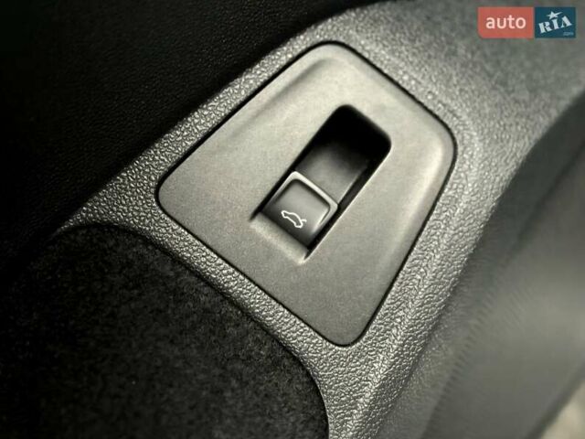 Чорний Фольксваген Tiguan Allspace, об'ємом двигуна 0 л та пробігом 214 тис. км за 30000 $, фото 99 на Automoto.ua