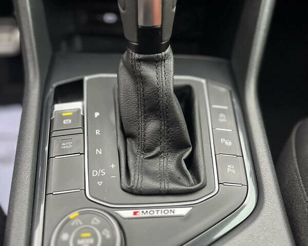 Черный Фольксваген Tiguan Allspace, объемом двигателя 2 л и пробегом 196 тыс. км за 30500 $, фото 42 на Automoto.ua