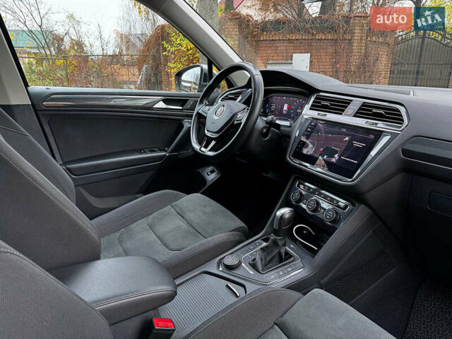 Черный Фольксваген Tiguan Allspace, объемом двигателя 2 л и пробегом 180 тыс. км за 30540 $, фото 20 на Automoto.ua