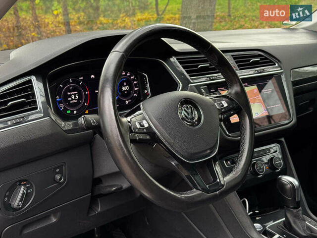 Черный Фольксваген Tiguan Allspace, объемом двигателя 2 л и пробегом 180 тыс. км за 30540 $, фото 32 на Automoto.ua