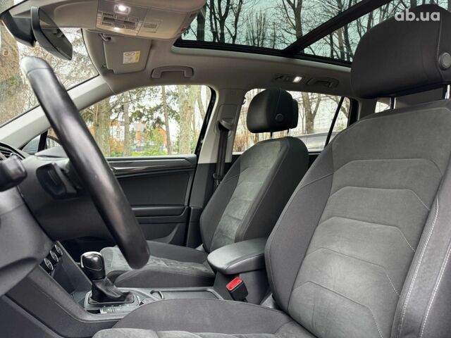 Черный Фольксваген Tiguan Allspace, объемом двигателя 2 л и пробегом 180 тыс. км за 30540 $, фото 36 на Automoto.ua