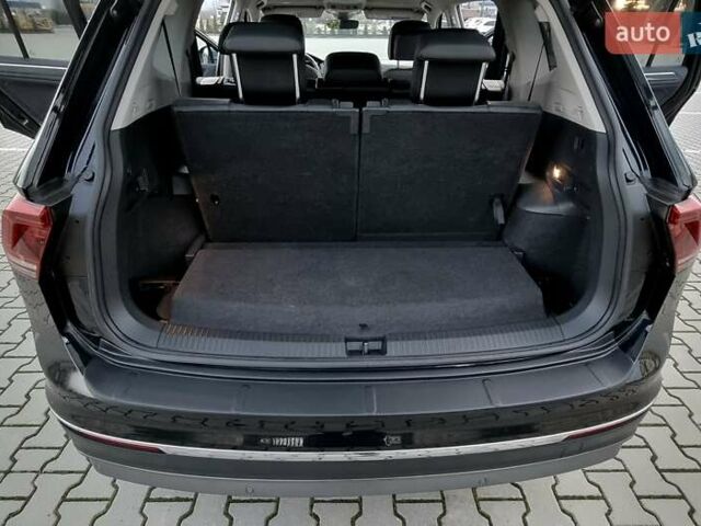 Чорний Фольксваген Tiguan Allspace, об'ємом двигуна 0 л та пробігом 214 тис. км за 30000 $, фото 66 на Automoto.ua