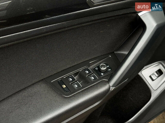 Черный Фольксваген Tiguan Allspace, объемом двигателя 2 л и пробегом 180 тыс. км за 30540 $, фото 35 на Automoto.ua