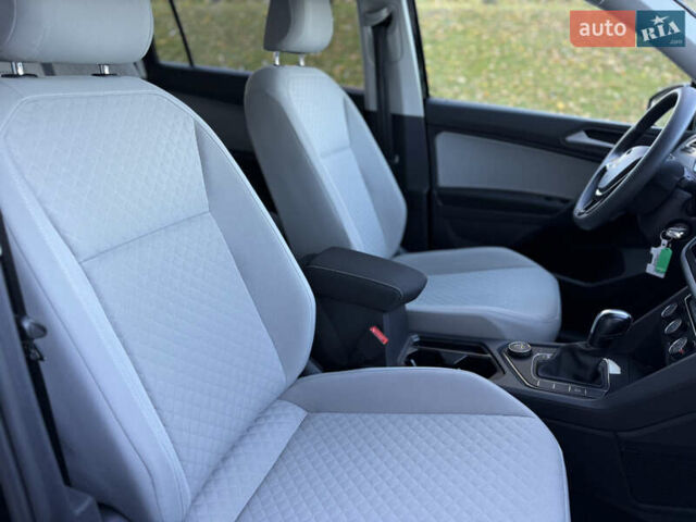 Черный Фольксваген Tiguan Allspace, объемом двигателя 2 л и пробегом 60 тыс. км за 19900 $, фото 15 на Automoto.ua
