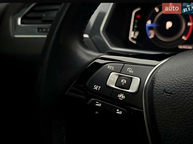 Чорний Фольксваген Tiguan Allspace, об'ємом двигуна 0 л та пробігом 214 тис. км за 30000 $, фото 92 на Automoto.ua