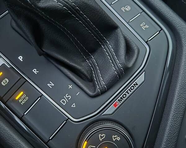 Черный Фольксваген Tiguan Allspace, объемом двигателя 0 л и пробегом 177 тыс. км за 32500 $, фото 56 на Automoto.ua