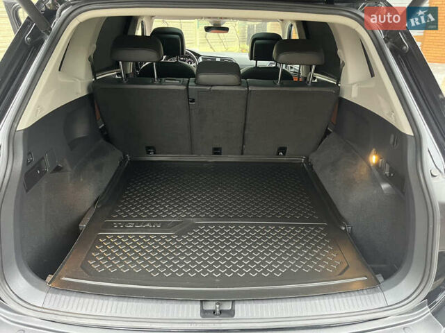 Черный Фольксваген Tiguan Allspace, объемом двигателя 2 л и пробегом 196 тыс. км за 30500 $, фото 61 на Automoto.ua