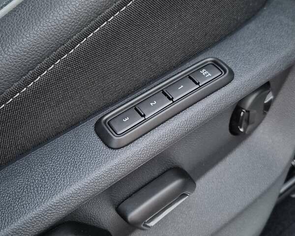 Черный Фольксваген Tiguan Allspace, объемом двигателя 0 л и пробегом 177 тыс. км за 32500 $, фото 43 на Automoto.ua