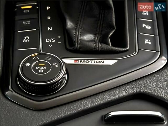 Чорний Фольксваген Tiguan Allspace, об'ємом двигуна 0 л та пробігом 214 тис. км за 30000 $, фото 125 на Automoto.ua