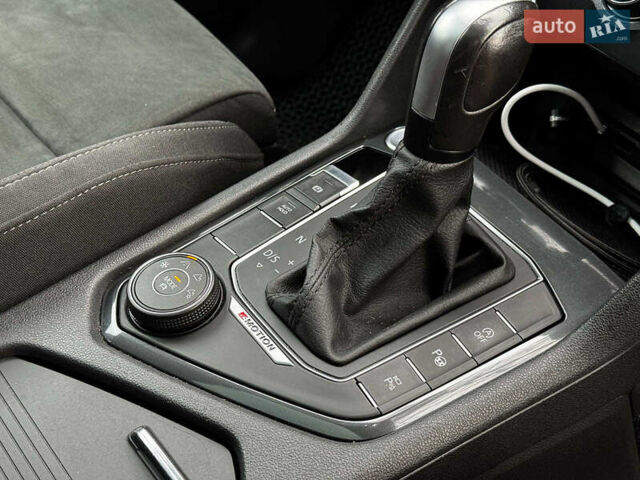 Черный Фольксваген Tiguan Allspace, объемом двигателя 2 л и пробегом 180 тыс. км за 30540 $, фото 22 на Automoto.ua