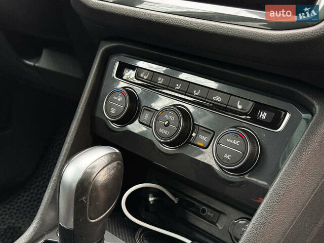 Черный Фольксваген Tiguan Allspace, объемом двигателя 2 л и пробегом 180 тыс. км за 30540 $, фото 23 на Automoto.ua