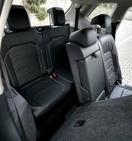 Чорний Фольксваген Tiguan Allspace, об'ємом двигуна 0 л та пробігом 214 тис. км за 30000 $, фото 137 на Automoto.ua
